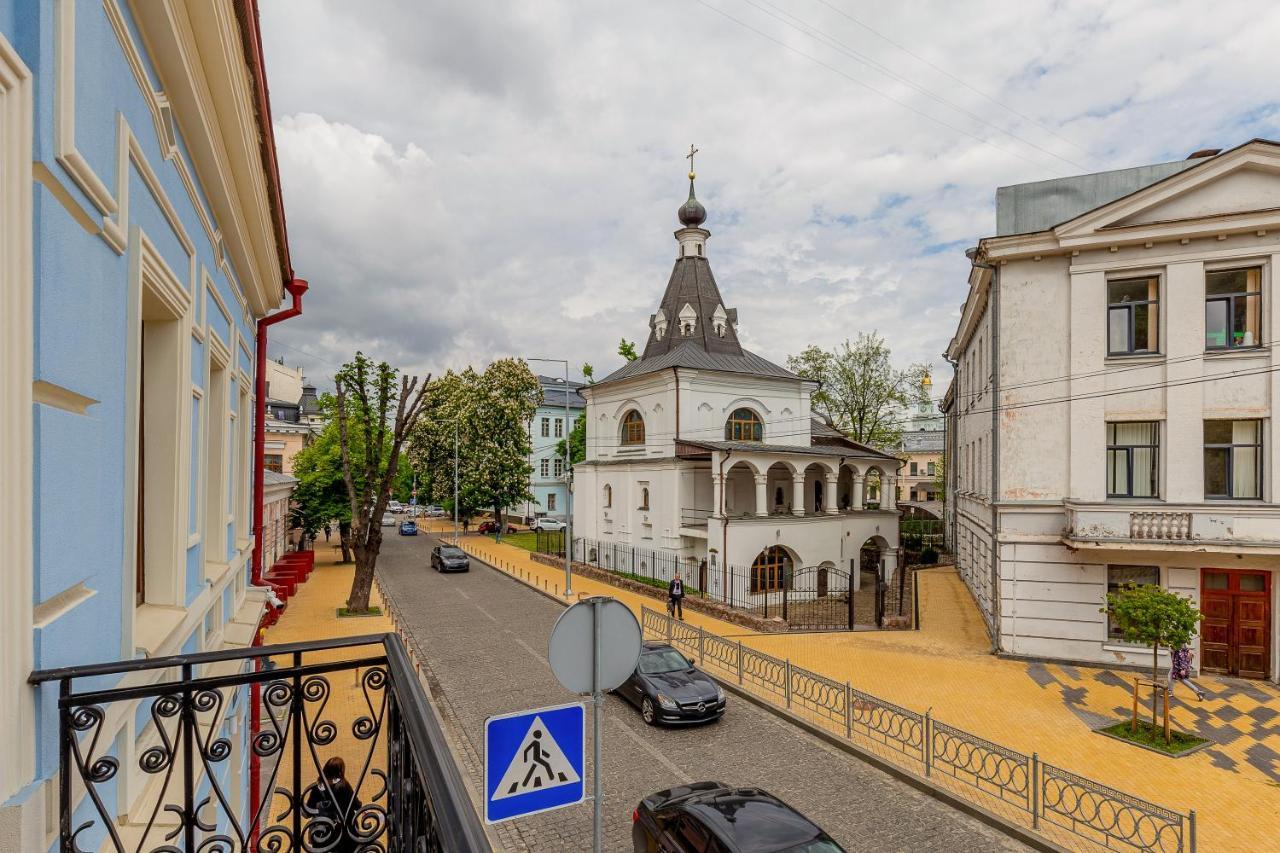 Kontrakt Boutique Kiev